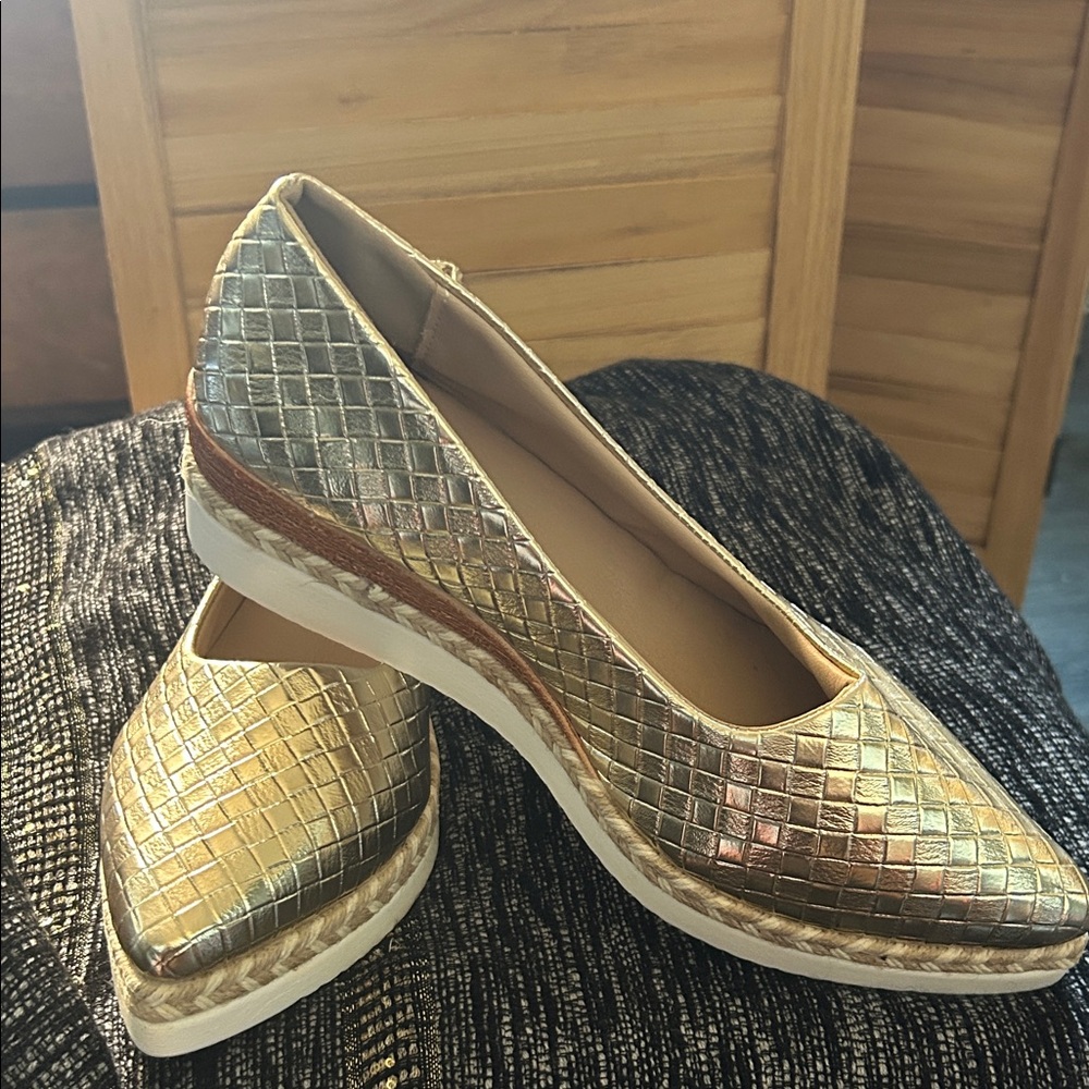 Chic Gold Woven Women's Flats